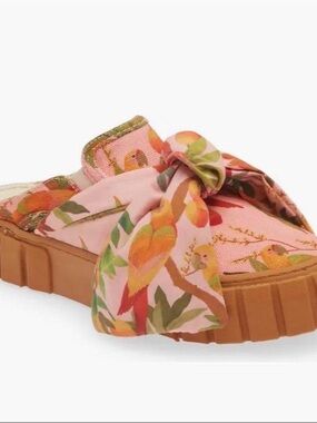 FARM Rio Pink Parrot-Print Bow Platform Slide